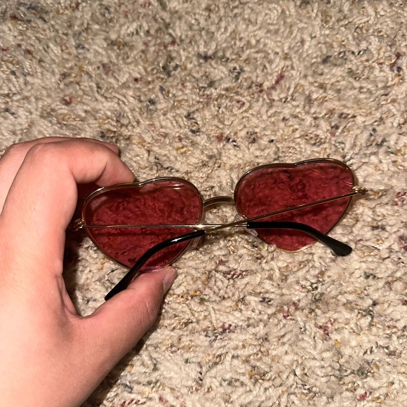 Light pink heart 💗 shaped sun ☀️ glasses 👓 - Picture 3 of 3